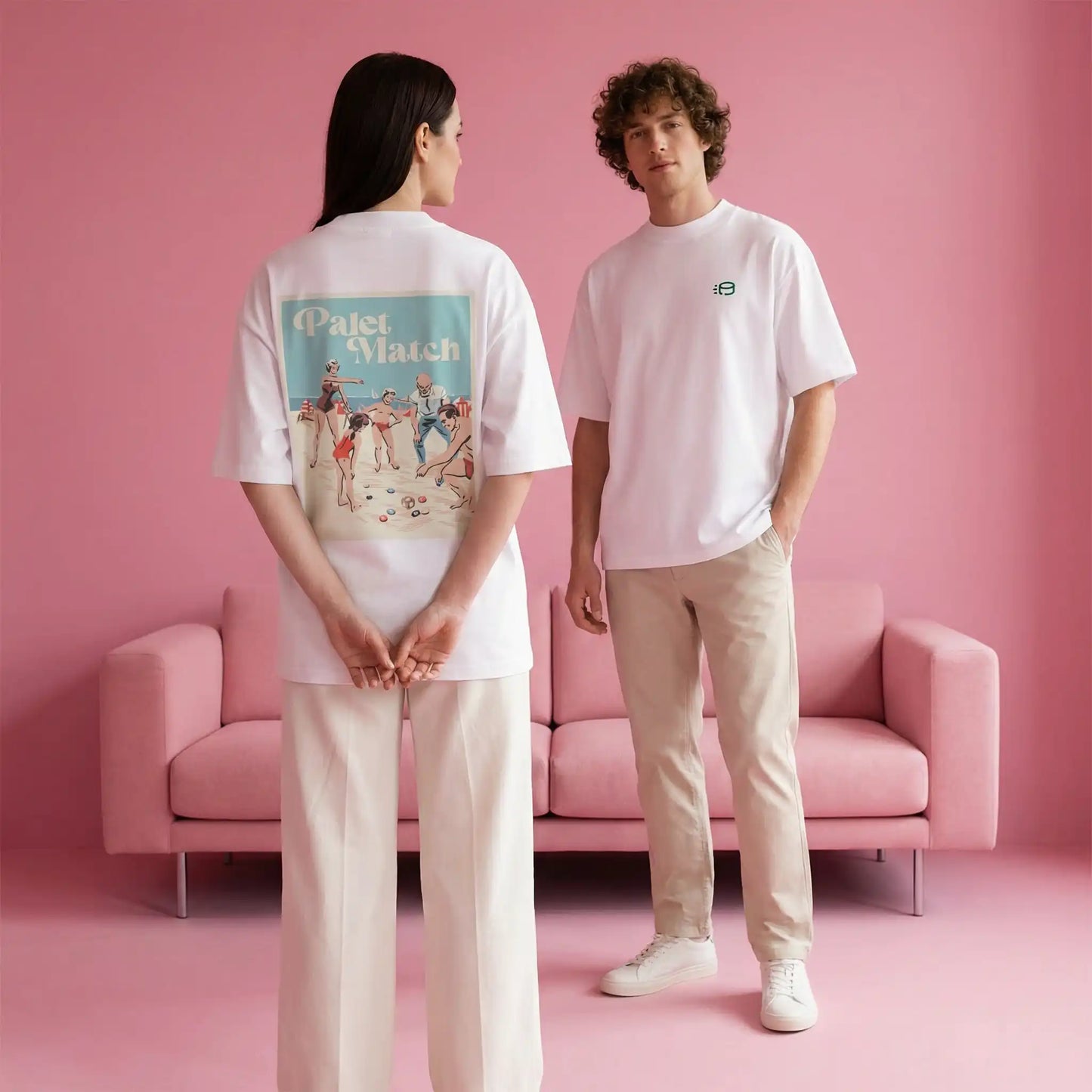 Duo en t-shirt oversize Palet Match, motif illustré au dos, ambiance plage rétro
